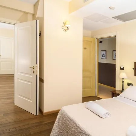 Отель Relais Bella Rosina Pool & 4*