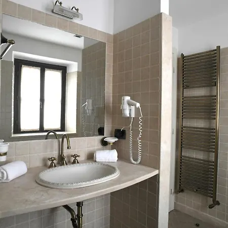 Отель Relais Bella Rosina Pool & 4*