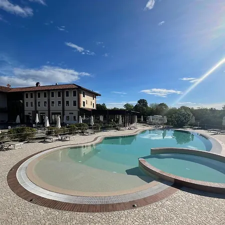 Отель Relais Bella Rosina Pool & 4*