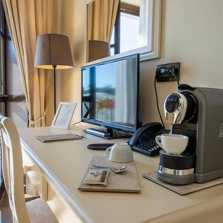 Отель Relais Bella Rosina Pool & 4*