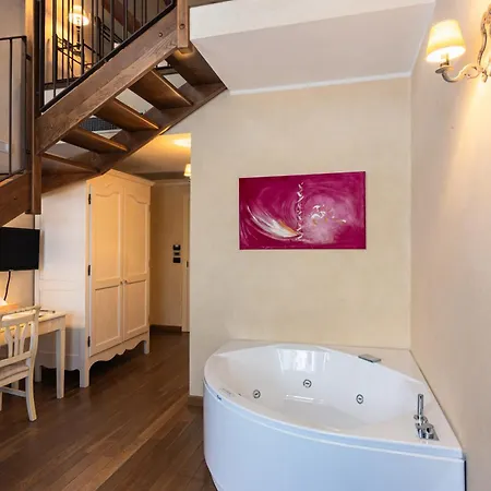 Relais Bella Rosina Pool & 4* La Cassa