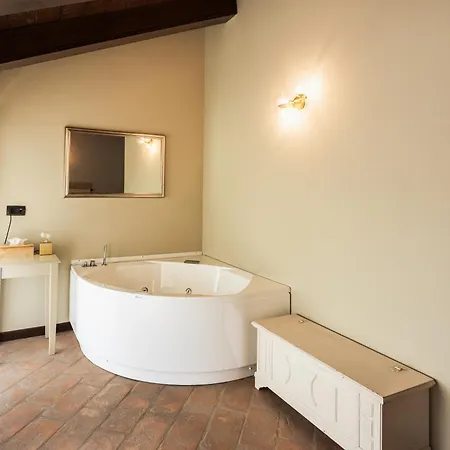 Relais Bella Rosina Pool & 酒店