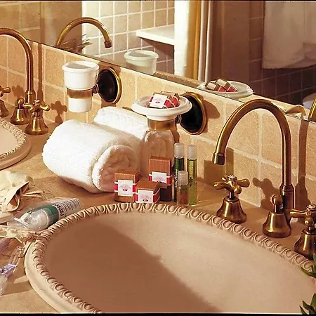 Relais Bella Rosina Pool & מלון 4*