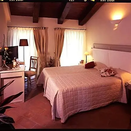Relais Bella Rosina Pool & מלון La Cassa