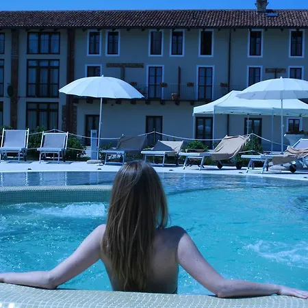 Отель Relais Bella Rosina Pool & 4*