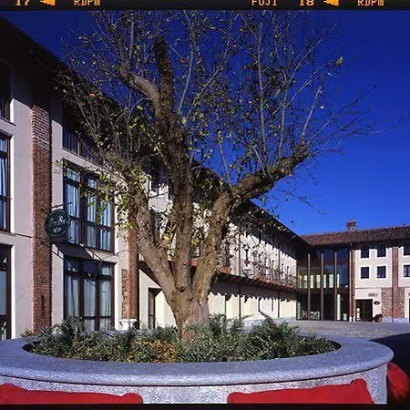 Relais Bella Rosina Pool & מלון