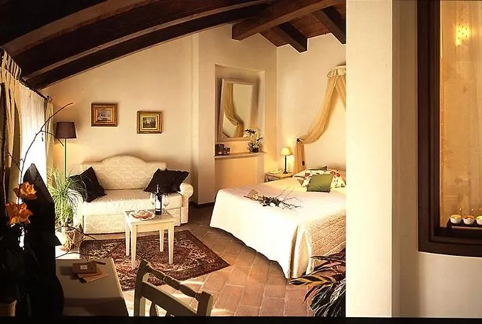 Relais Bella Rosina Pool & La Cassa